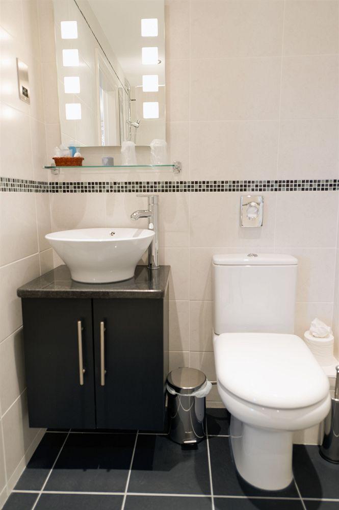 Отель The Grafton Харрогейт Экстерьер фото Bathroom