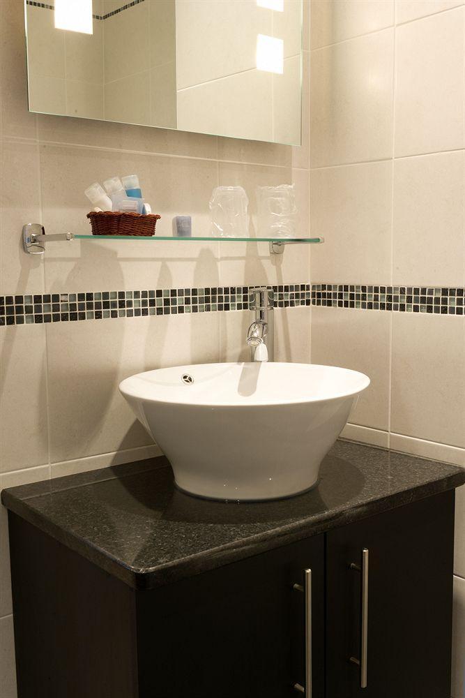Отель The Grafton Харрогейт Экстерьер фото A washbasin