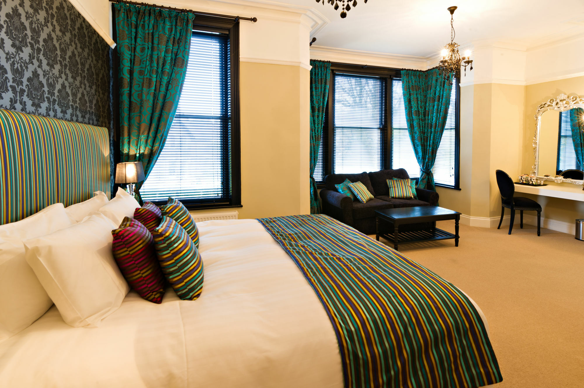 Отель The Grafton Харрогейт Экстерьер фото A room at the hotel