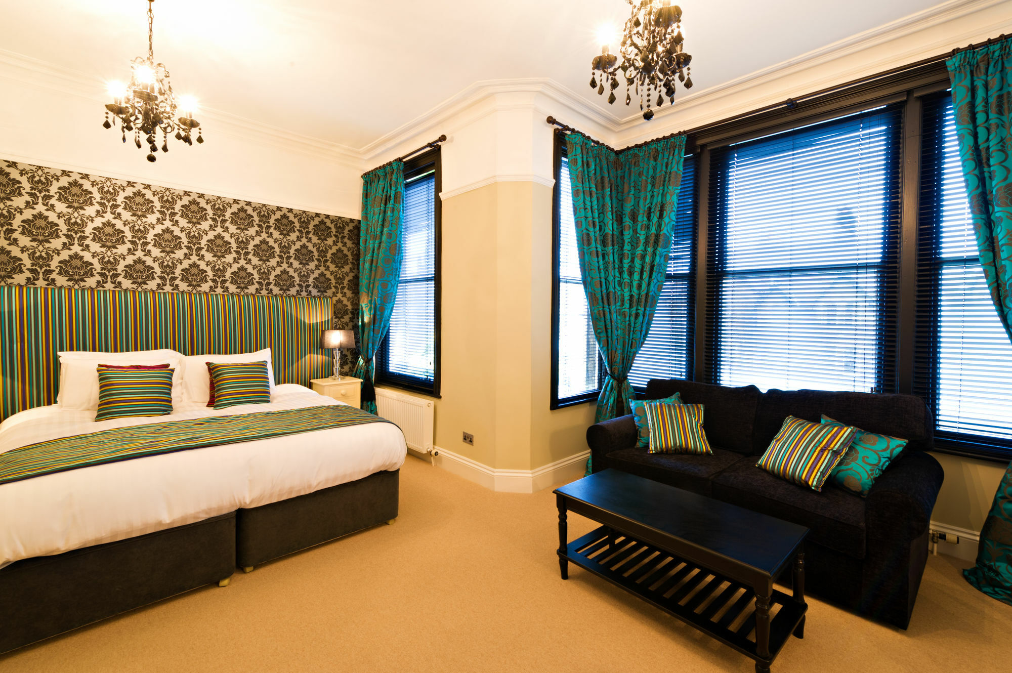 Отель The Grafton Харрогейт Экстерьер фото A room at the hotel