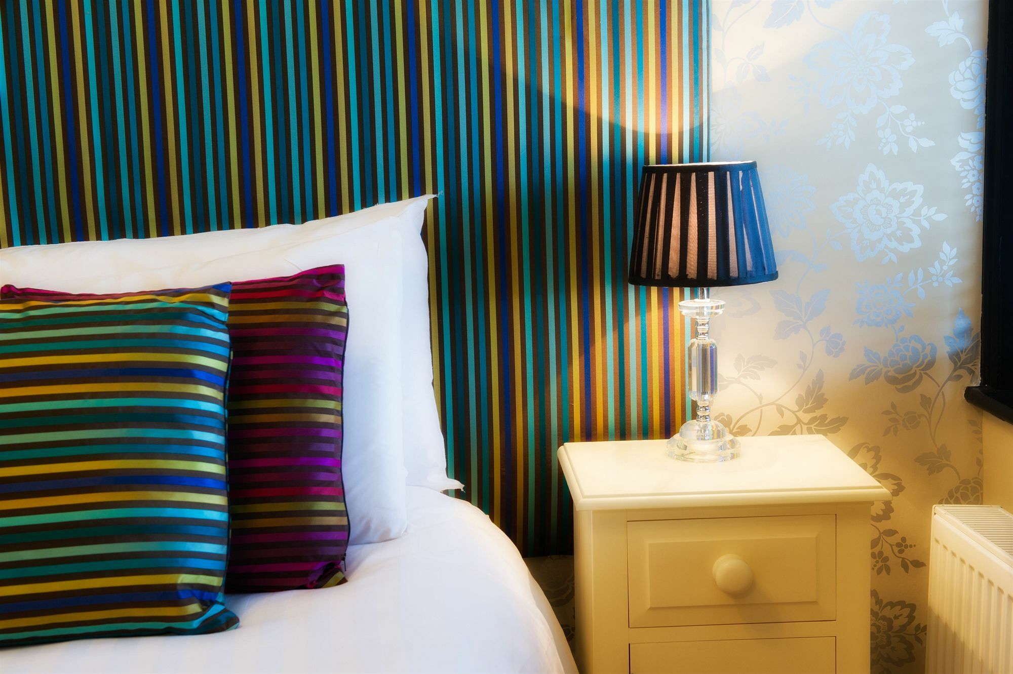 Отель The Grafton Харрогейт Экстерьер фото A room at the hotel