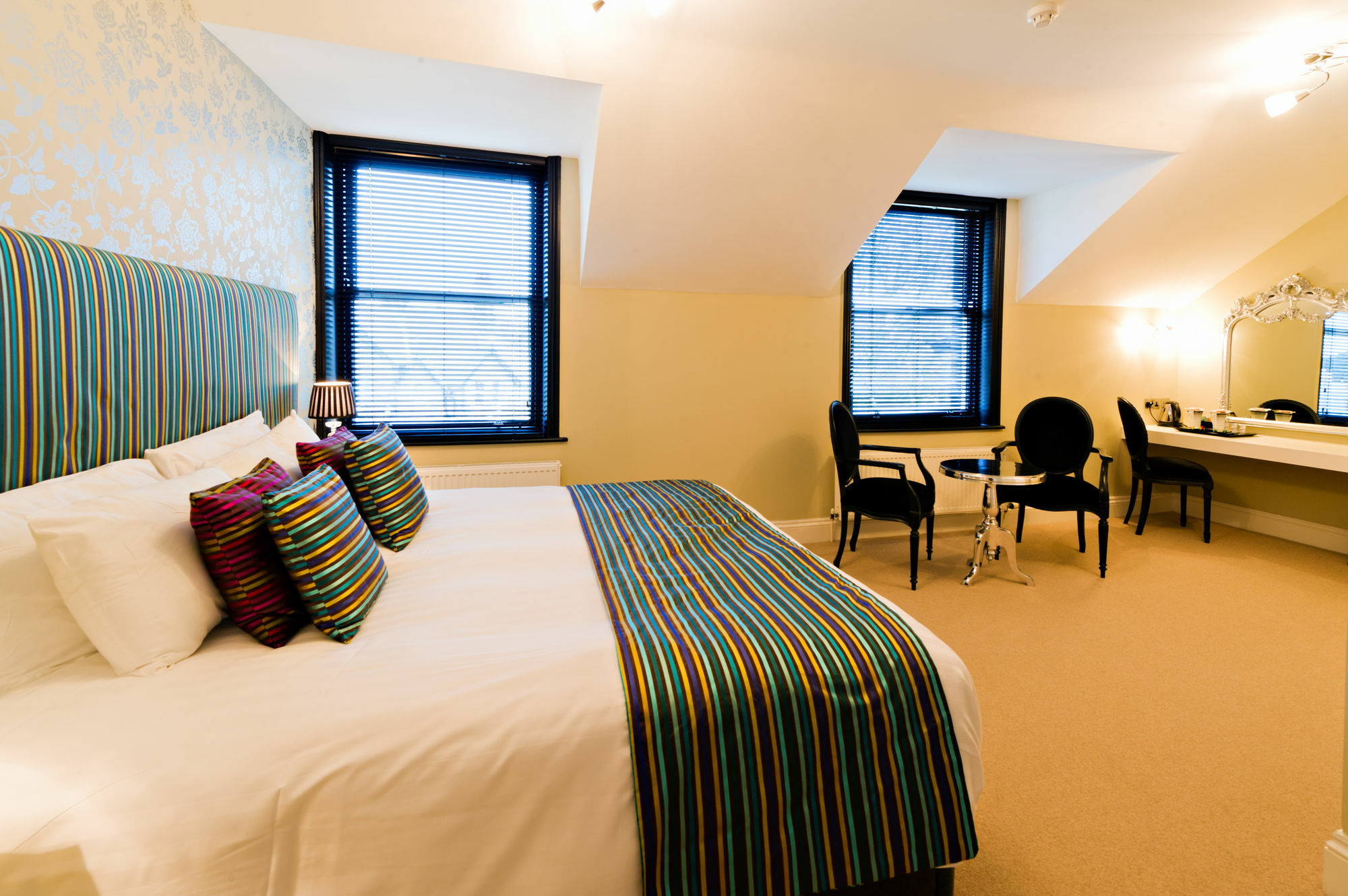 Отель The Grafton Харрогейт Экстерьер фото A room at the hotel